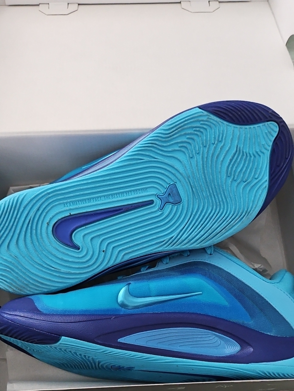 Basketball Shoes - Picture 3 of 4